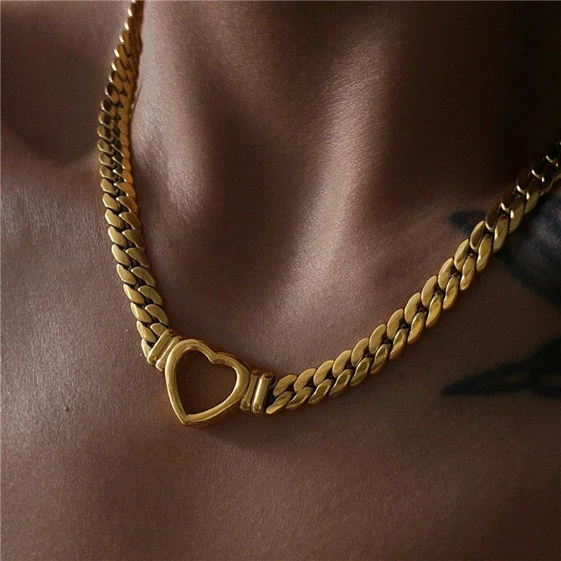 Ari Heart Choker