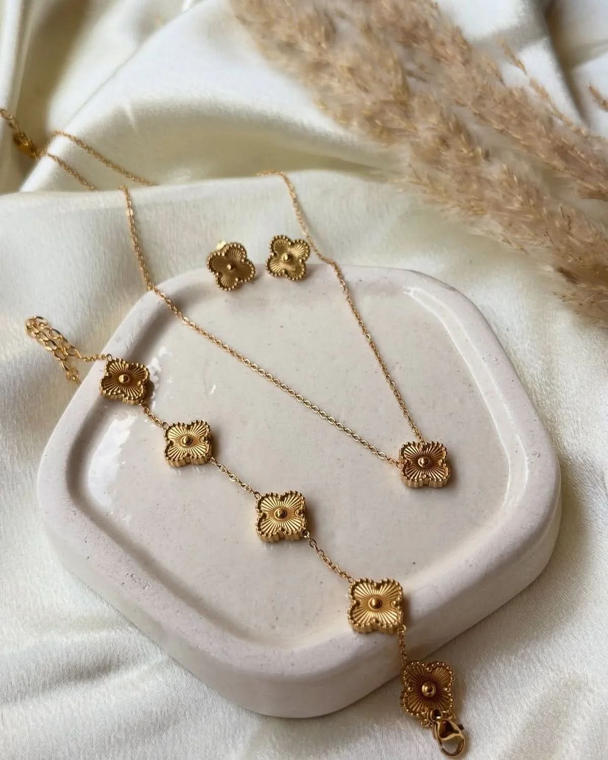 Clover Trio Piece Set