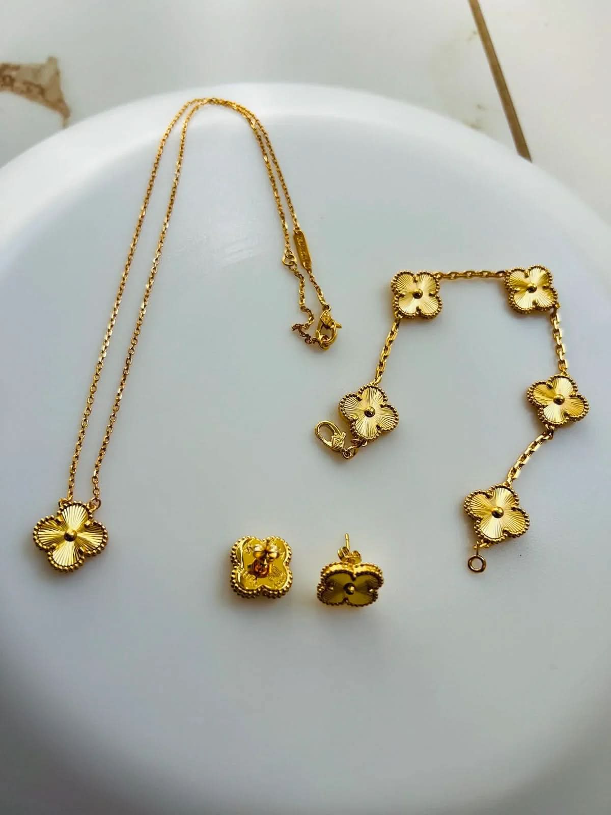 Clover Trio Piece Set